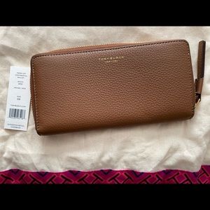 💫NWT- Tory Burch Perry Zip Continental Wallet 💫